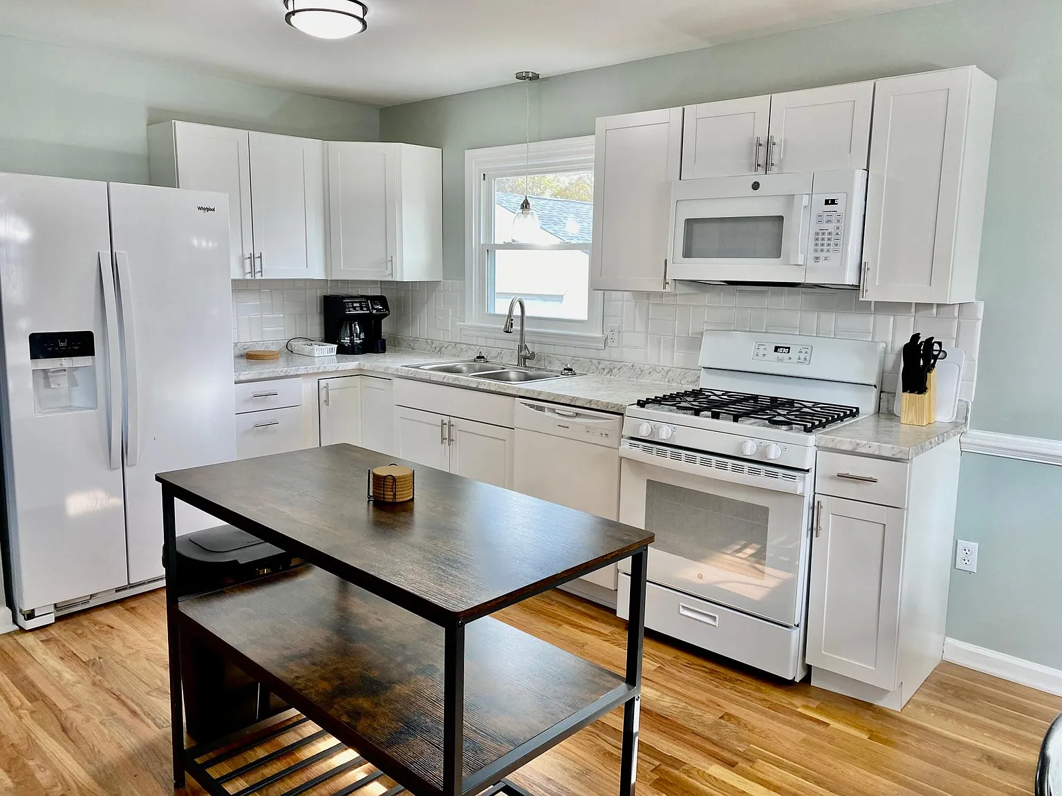 4 bed, 2112 sqft, $5,000 — Photo 4