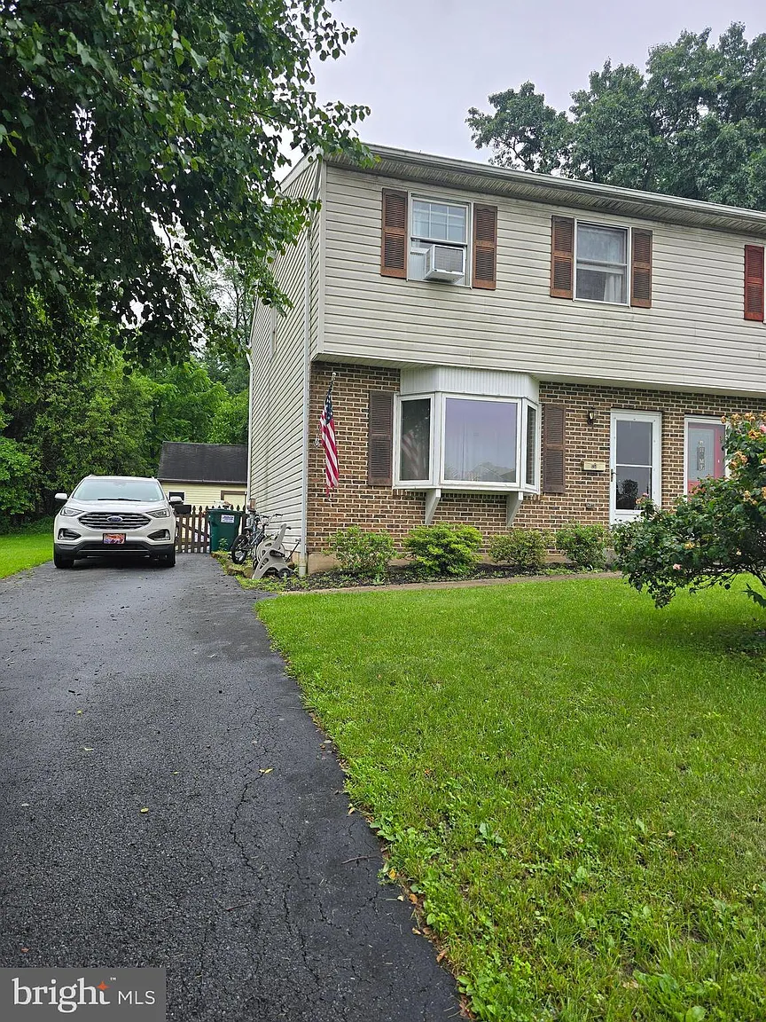 536 E Linden St photo 1