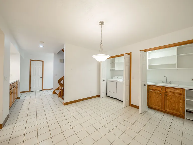 5751 Som Center Rd — Photo 16