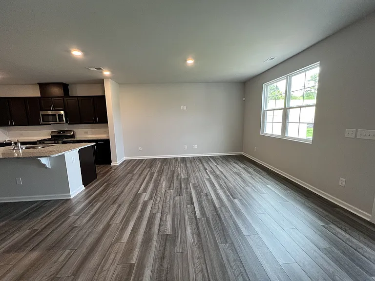 1090 Gemma Dr — Photo 8