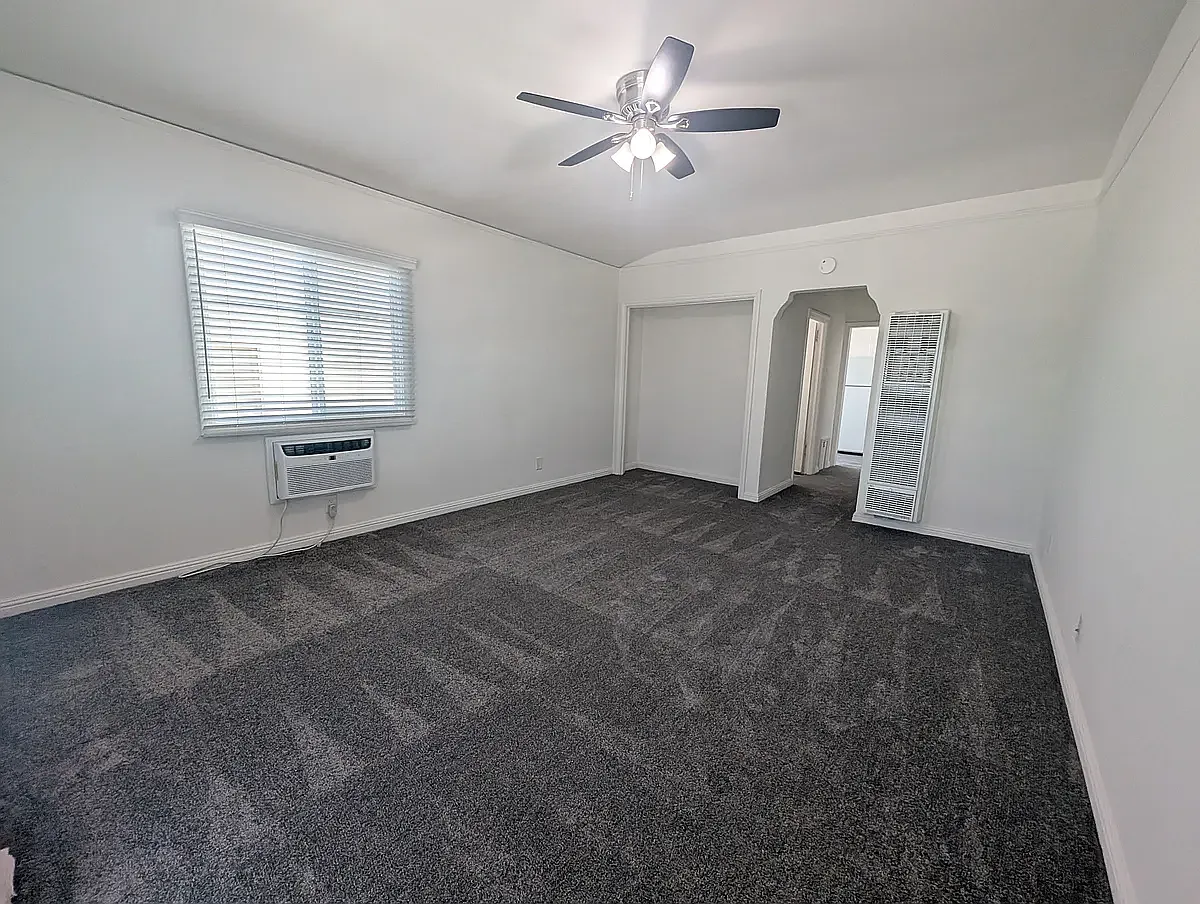 Studio, $1,800 — Photo 3