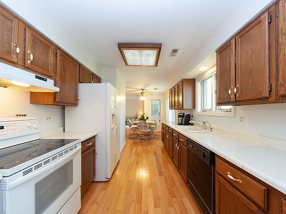 2nd image of 1617 Courtland Dr