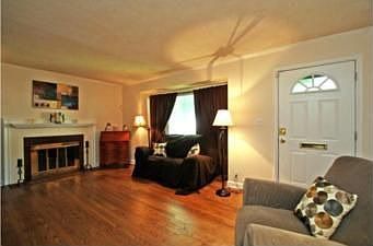 2nd image of 239 W Maiden Ln