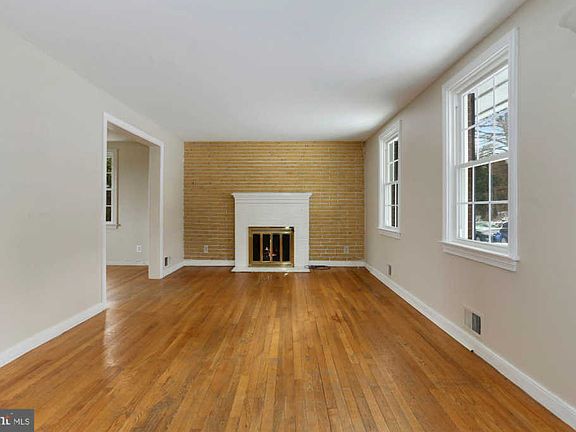 4th image of 913 N Madison St