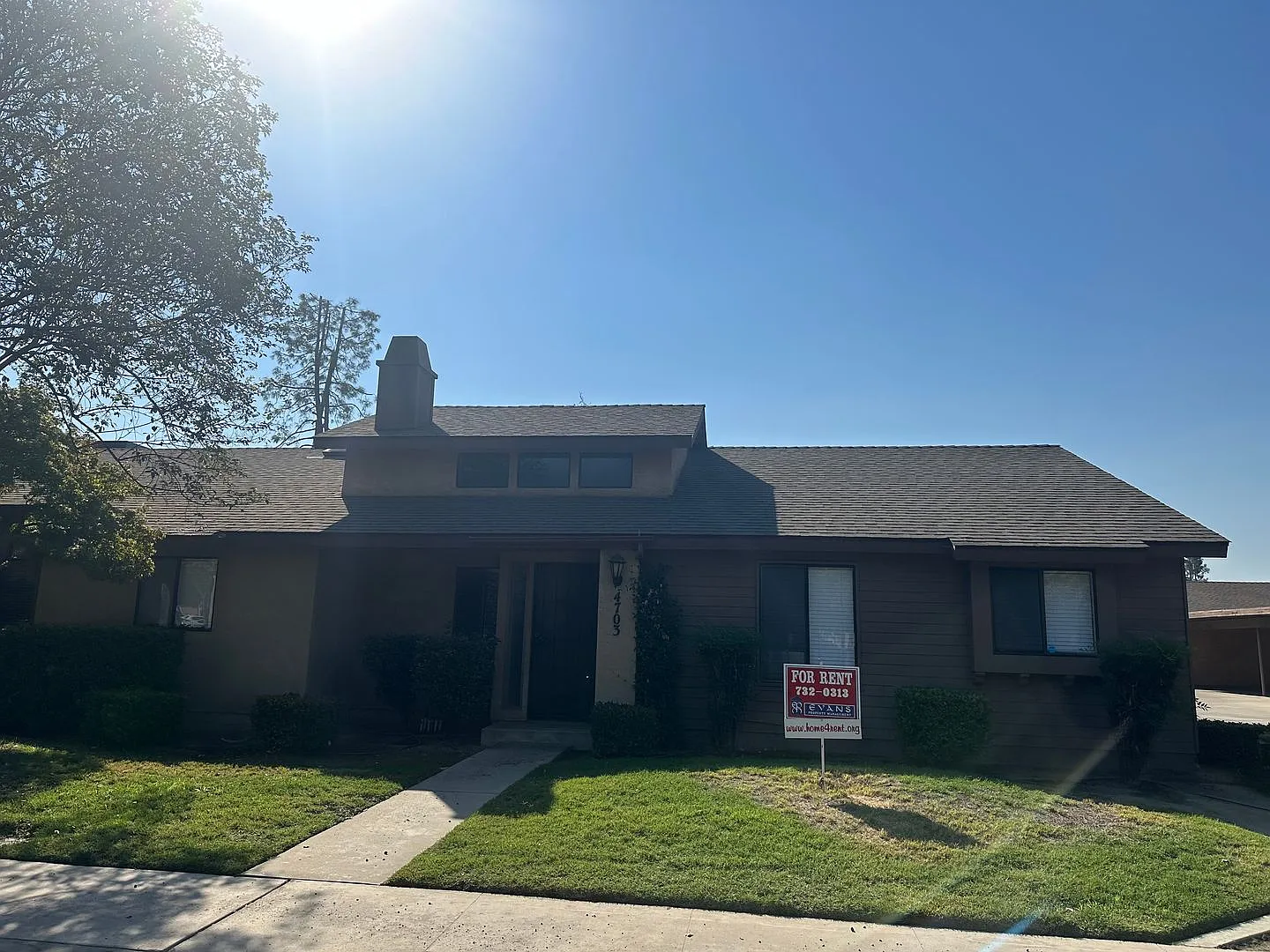 Clean condo centrally located in Visalia with new flooring and paint! — Photo 2