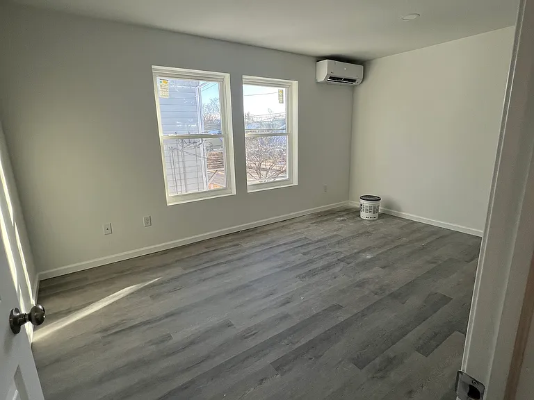 240 N Courtland St #5 — Photo 5