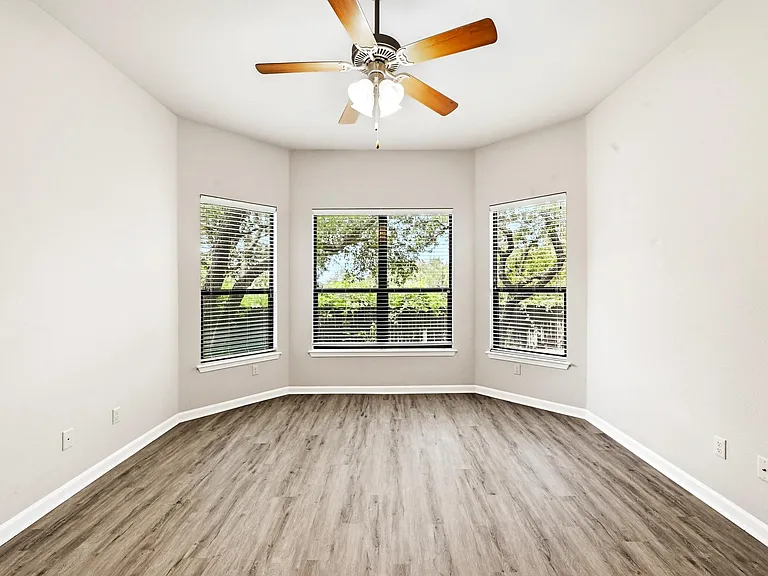 1611 Rimstone Dr — Photo 16
