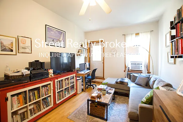 Rented by Street Realty Brokerage LLC | media 3