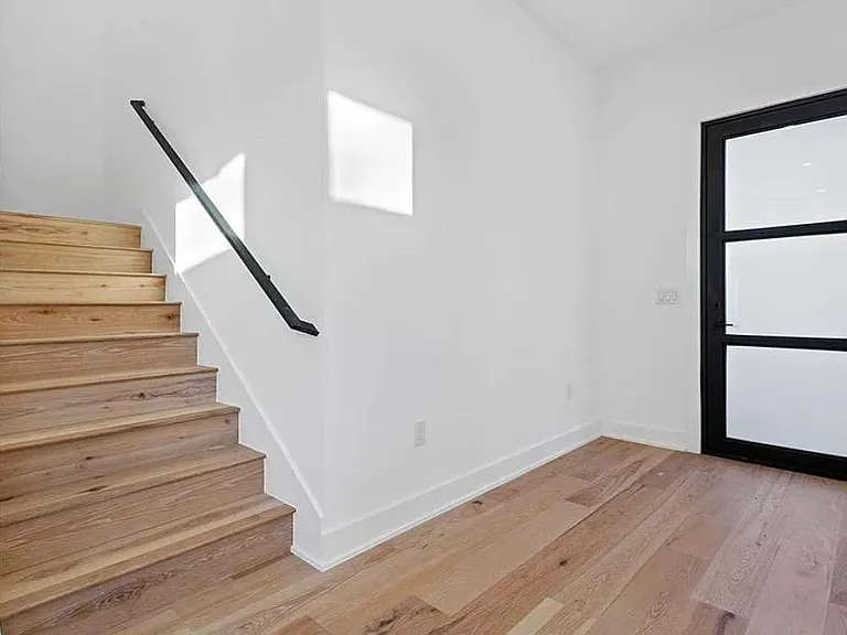 Lott Ave — Photo 23