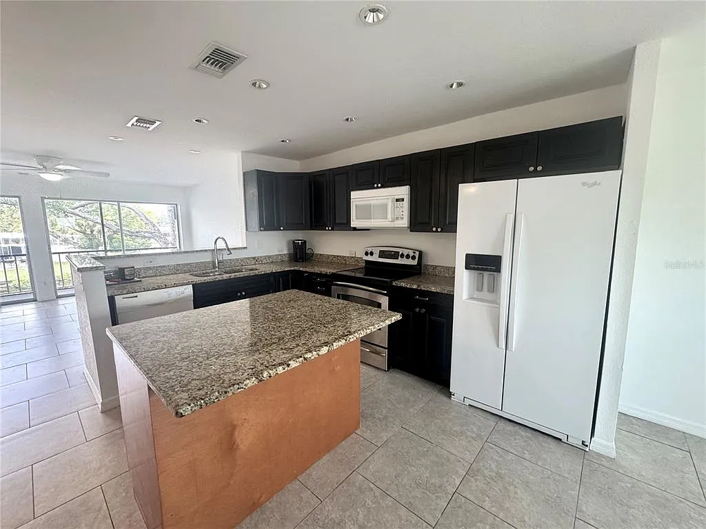 2 bed, 1.5 bath, 1520 sqft, $1,995 — Photo 4