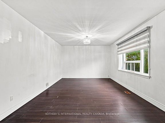 4th image of 782 Marlee Ave