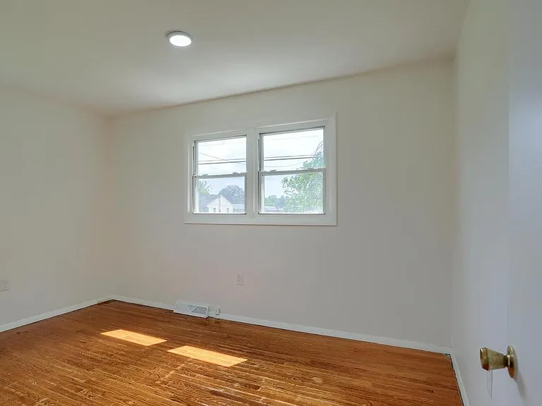 426 Linden St — Photo 14