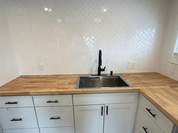 107 Bunnell St #3, Anchorage, AK 99508