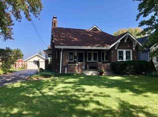 811 Nebobish Ave, Essexville, MI