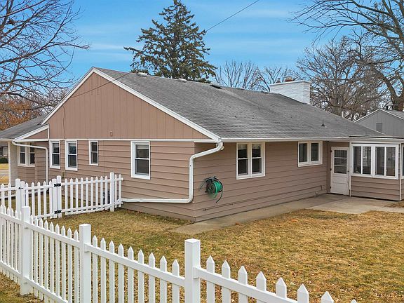 4th image of 923 Institute Blvd