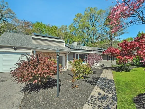 54 Baldwin Ave, Framingham, MA 01701