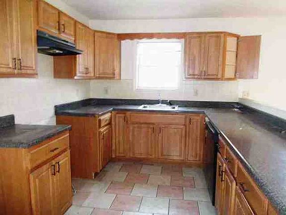 4th image of 93 S Burnett St