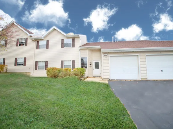 18 N Victoria Ln APT G, Streamwood, IL 60107