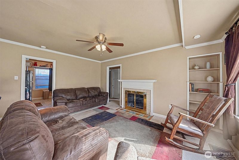 3rd image of 204 E Street SW
