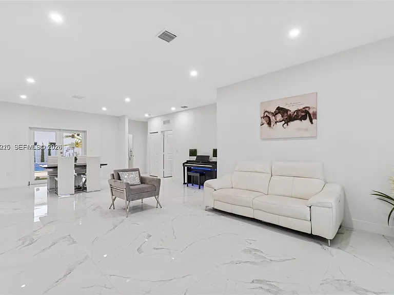 13305 SW 190th Ter — Photo 18