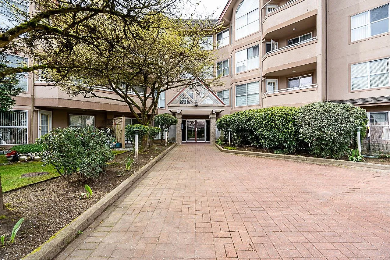 7435 121a St #312 photo 1