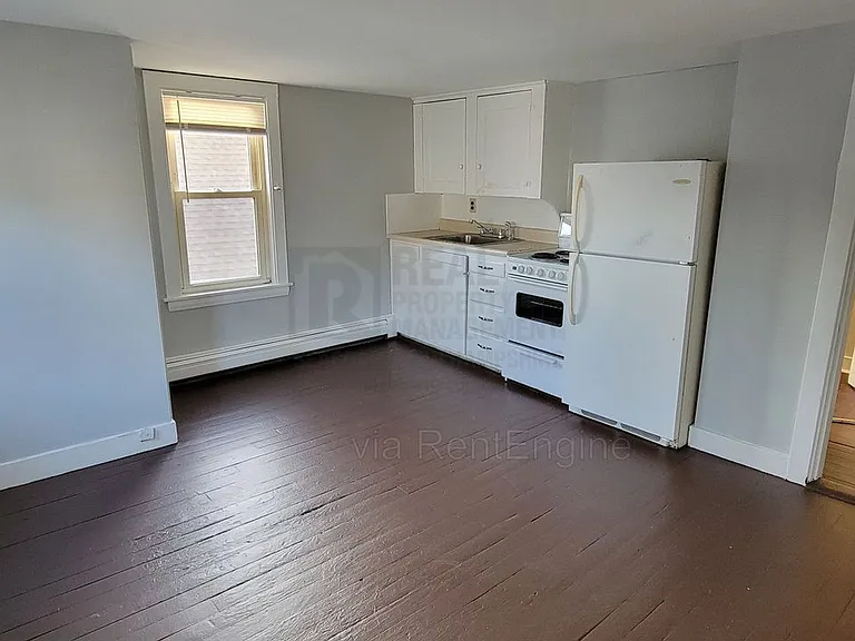 11 Maple St #A — Photo 1