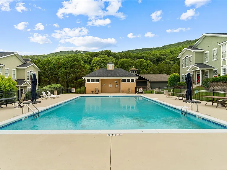 901 Renaissance Ct — Photo 34