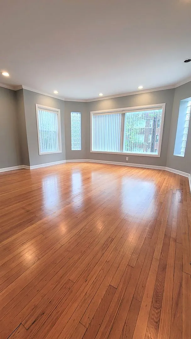 7637 S Kingston Avenue — Photo 1