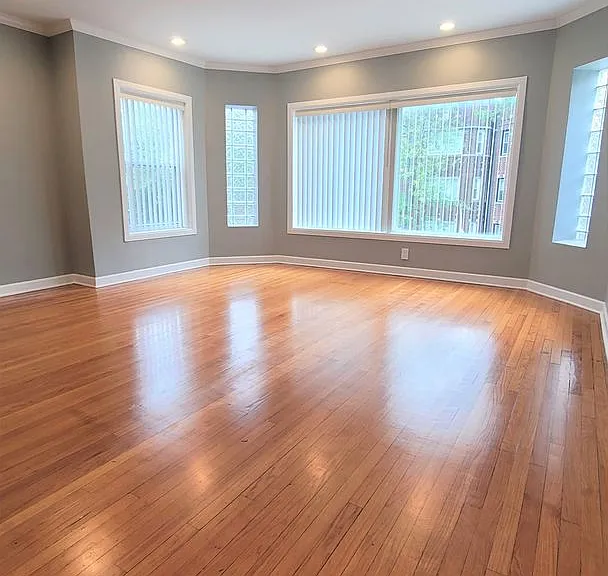 7637 S Kingston Ave — Photo 1