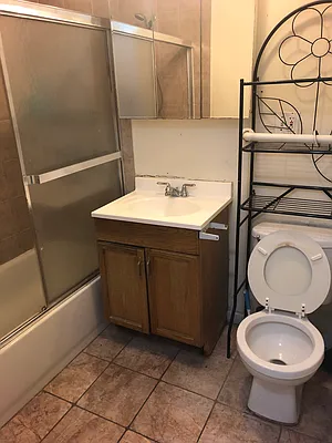 Rented by Q52 LLC | media 6