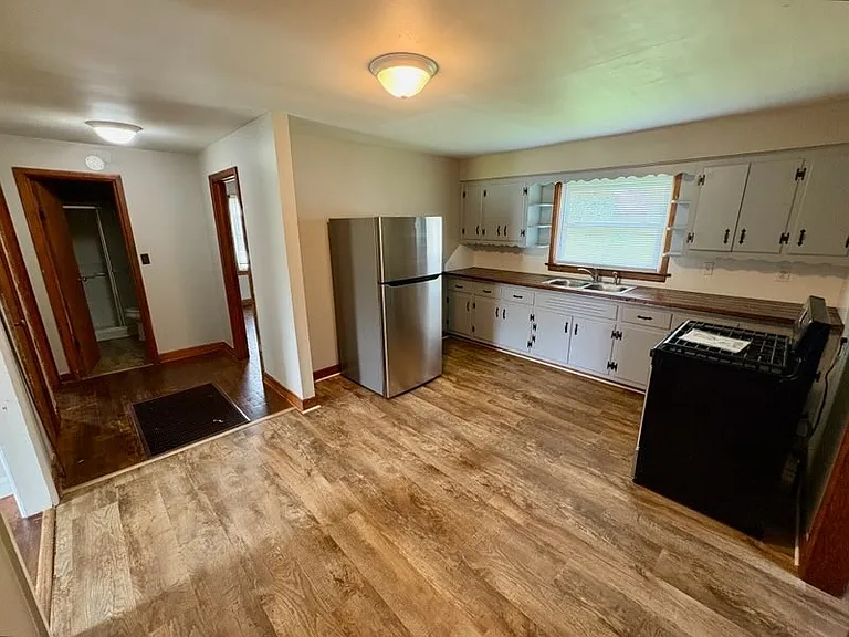 624 Vass Ln — Photo 4