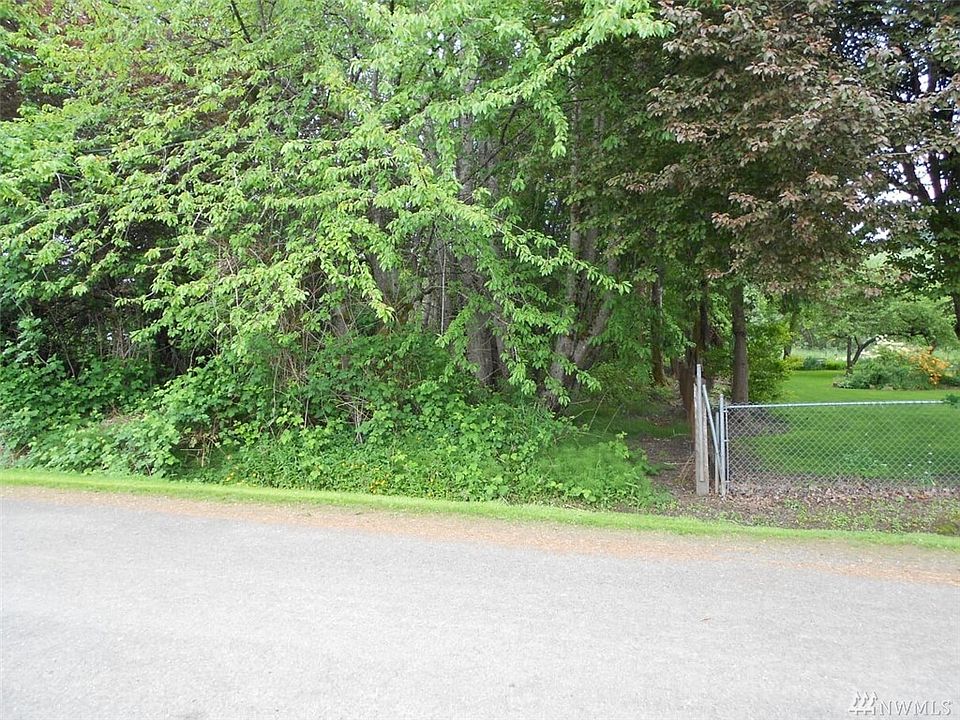 1st image of 1313 NE Echo Dr
