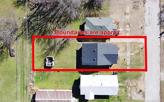 2nd image of 907 E 3rd St