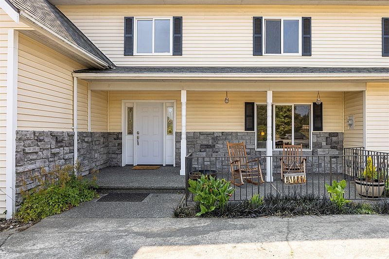 5th image of 2543 Crescent Street