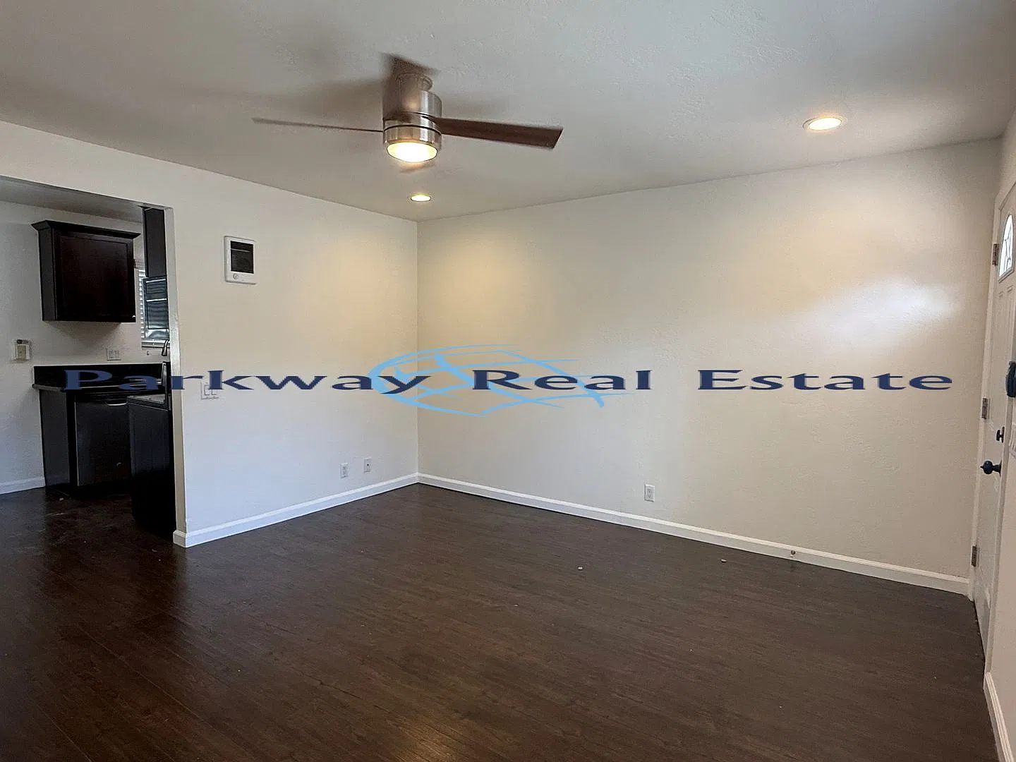 Broadway Apts — Photo 4
