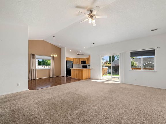 3rd image of 4011 Hayden Ln