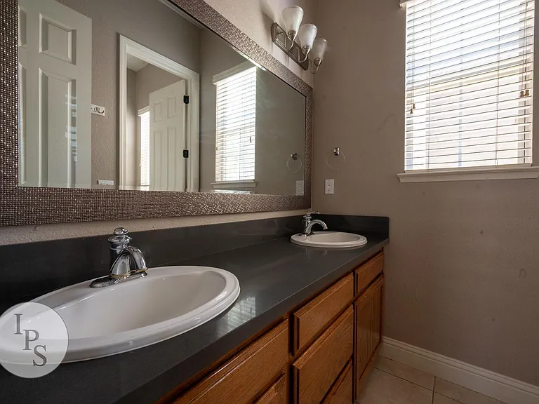 2389 Prescott Ave — Photo 19