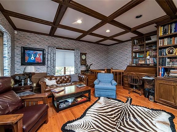 4th image of 255 Lancewood Pl