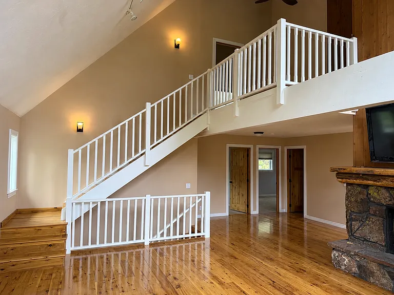 1600 E River Dr — Photo 3