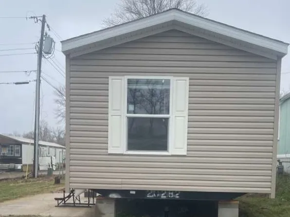 22 Eastview Dr, Bloomfield, IN 47424