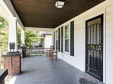 3 bed, 1.5 bath, 1660 sqft, $1,800 — Photo 2