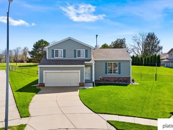 712 Laredo Cir, Papillion, NE 68046