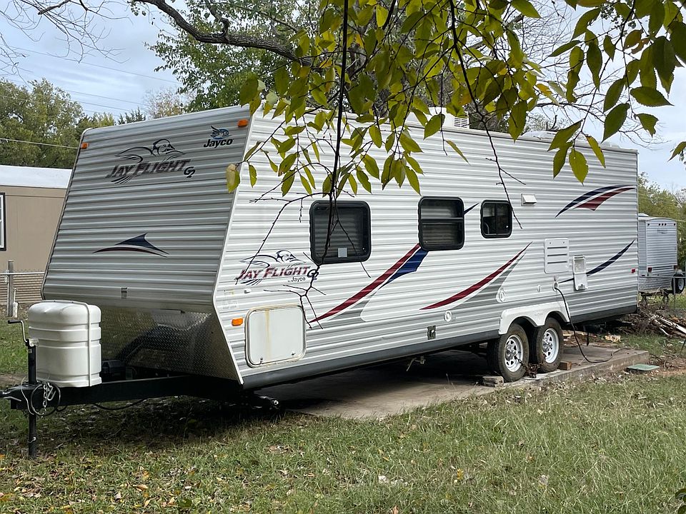 1st image of 98B Paris Dr