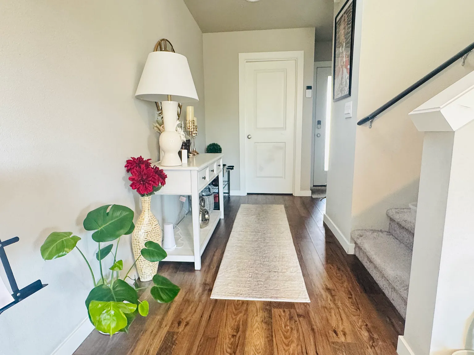 3 bed, 2.5 bath, 1914 sqft, $3,200 — Photo 2