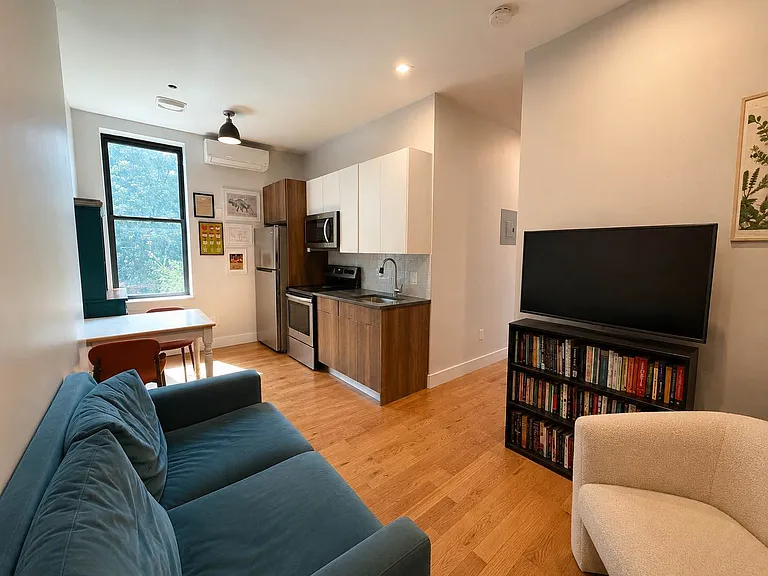 1082 Madison St #2 — Photo 5