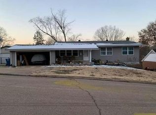 605 W Stone St, De Soto, MO 63020