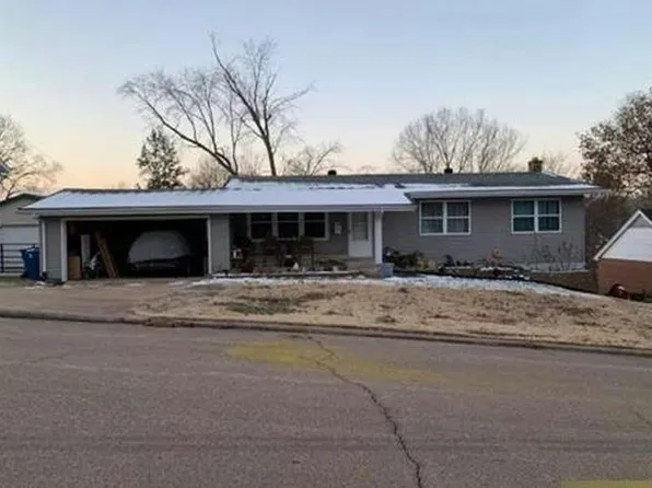 605 W Stone St, De Soto, MO 63020