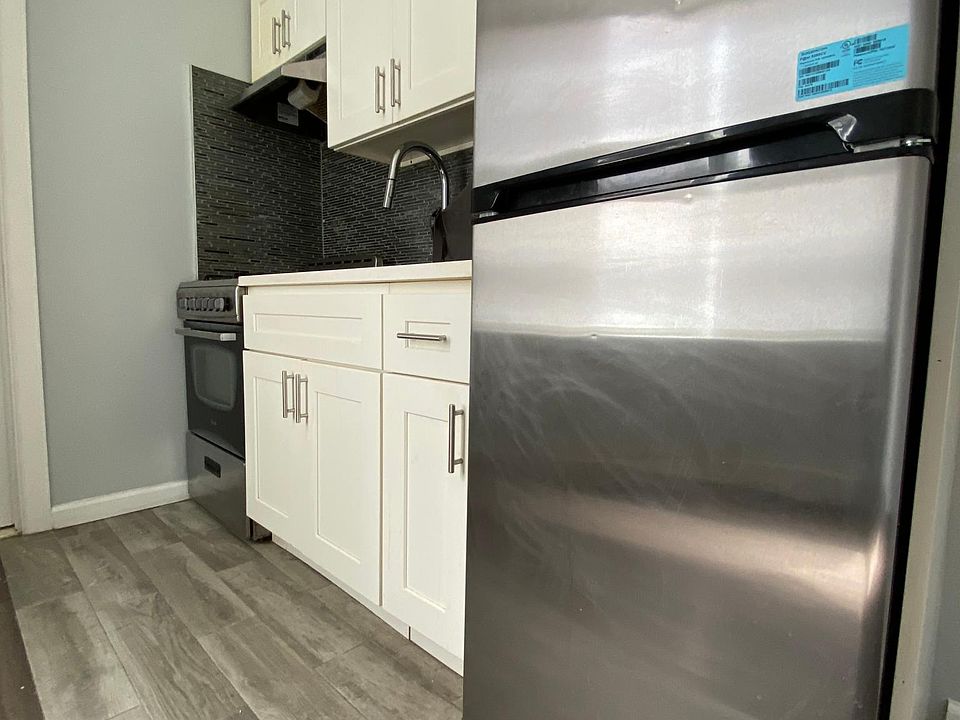 2nd image of 215 E 164th St APT 3F