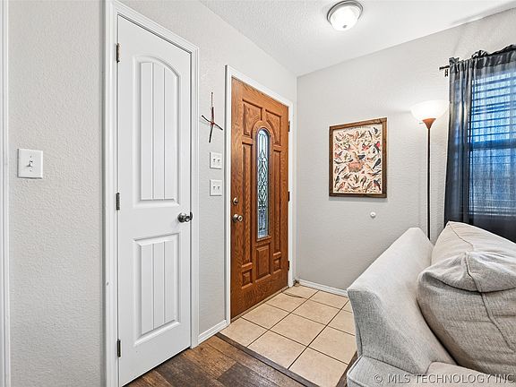 5th image of 3418 W Skelly Dr