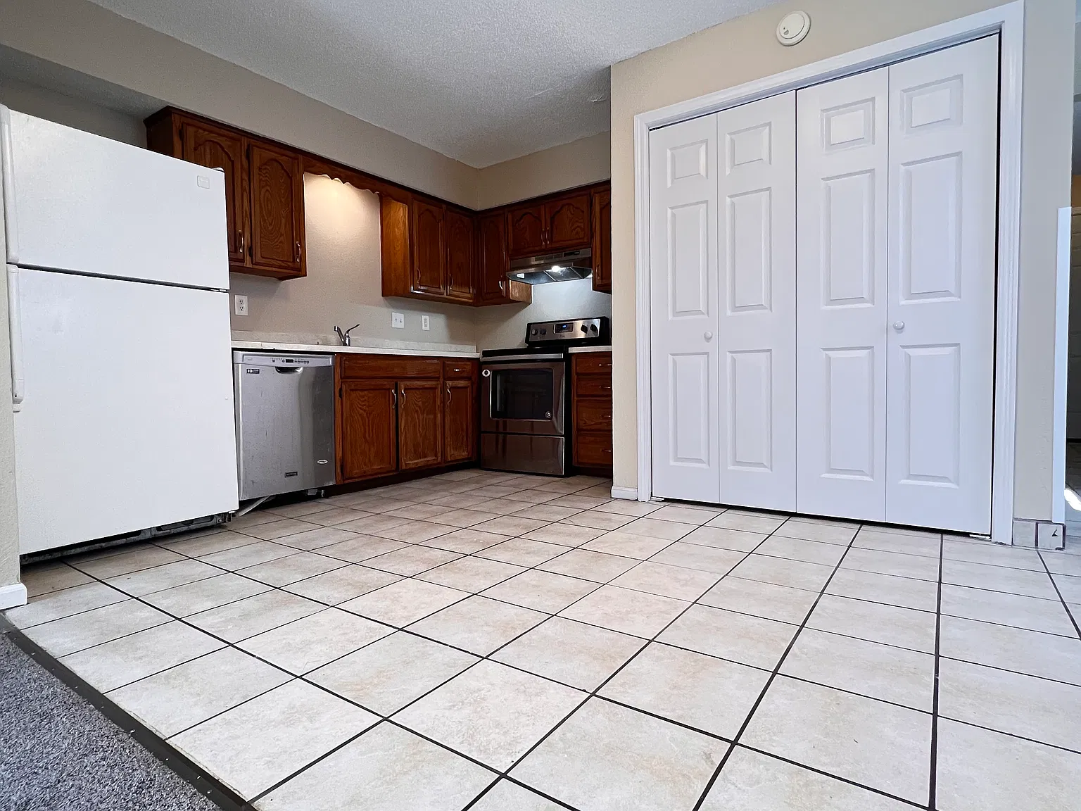 3 bed, 1.5 bath, $1,095 — Photo 4